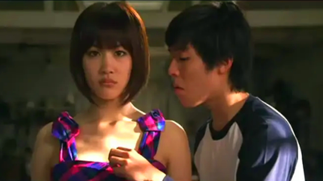 小伙意外捡了个美女机器人,开始为所欲为